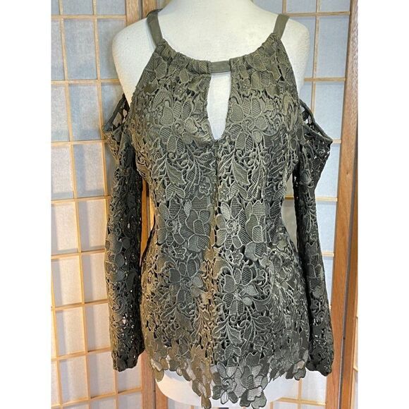 InternationalāConceptsāMedāColdĀ ShoulderāTop - Picture 6 of 12